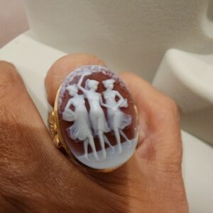 18kt Yellow Gold Italian Cameo Ring Adjustable And Vintage ...Beautiful